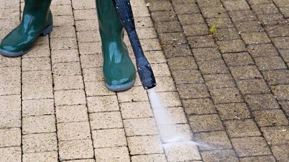 Driveway cleaning service